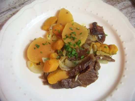 Ropa vieja (boeuf sauté à l’oignon et aux légumes)