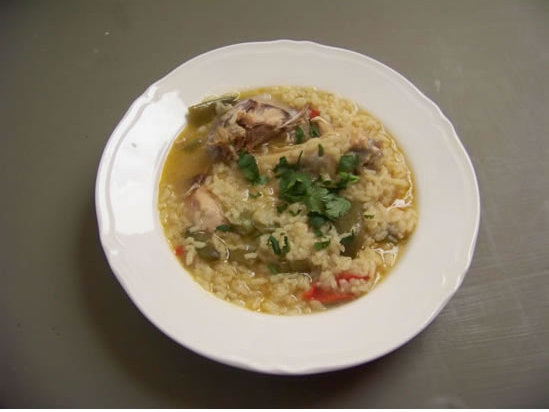 Arroz en caldo – soupe de riz au poulet et cocos plats