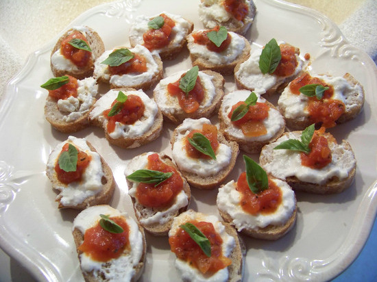 Bouchées roquefort tomate basillic