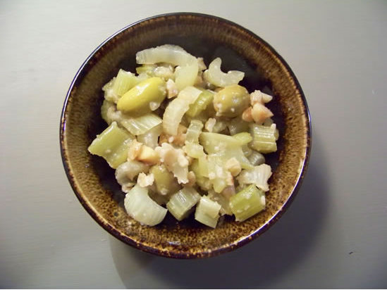 caponata de Noël – recette au céleri, amandes et olives vertes