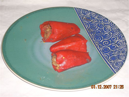 piment del piquillo farcis au serrano, raisins, noix et pomme