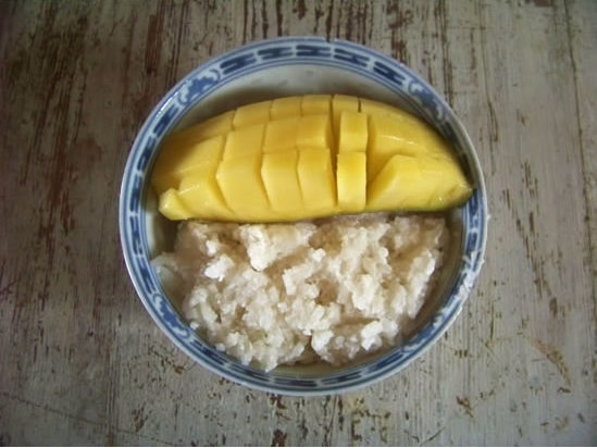 riz gluant au lait de coco et mangue
