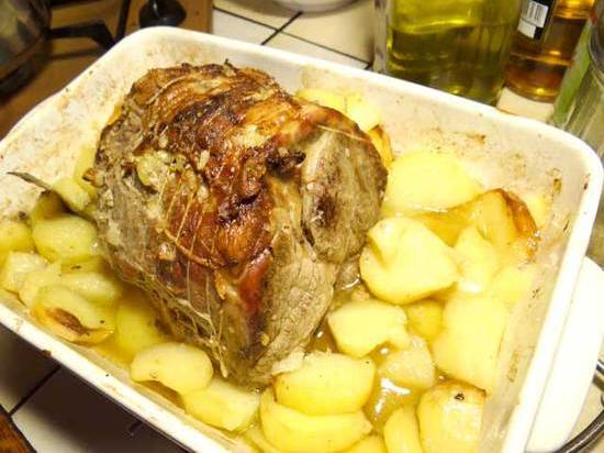 Rôti de porc maison aux pommes de terre