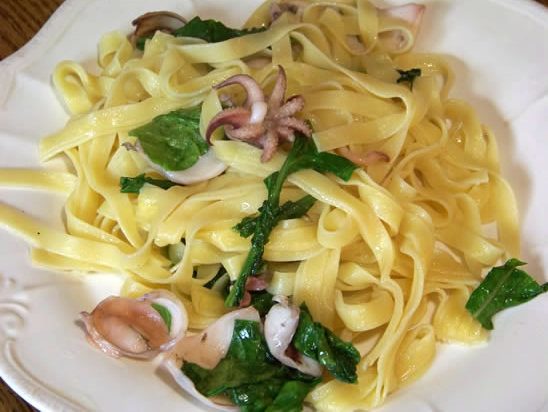 tagliatelles aux seiches, roquette et ail nouveau