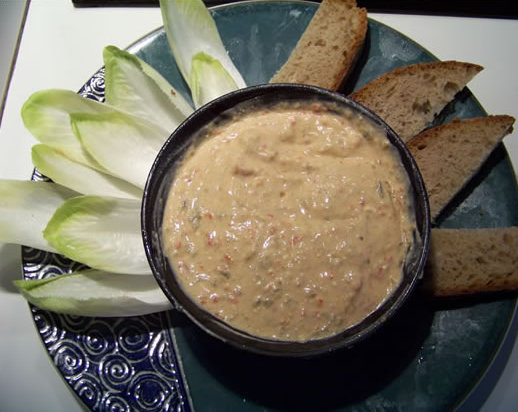xtipiti (sauce froide de poivrons à la feta et au yaourt )