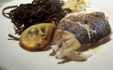 recette de Bar au fenouil, citron et haricots de mer