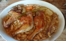 recette de Cuisses de canard aux haricots blancs et légumes