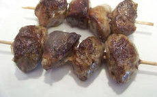 recette de brochettes de foies de volaille en voilette
