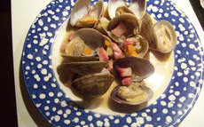 recette de palourdes aux lardons, coriandre et petits légumes
