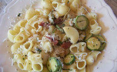 recette de Pipe aux courgettes et lard de jambon serrano