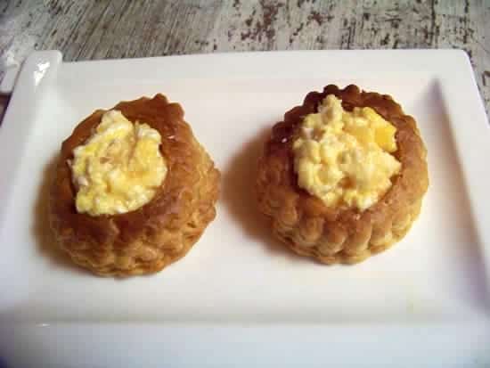 bouchées aux oeufs brouillés