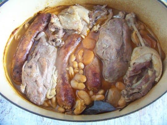 cassoulet avec cuisses et magrets confits, saucisses de Toulouse