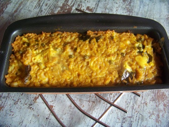 timbale de riz dans le moule à gâteaux