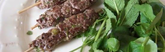 On peut faire cuire les kefta à la poêle, au grill ou au barbecue, voire à la plancha