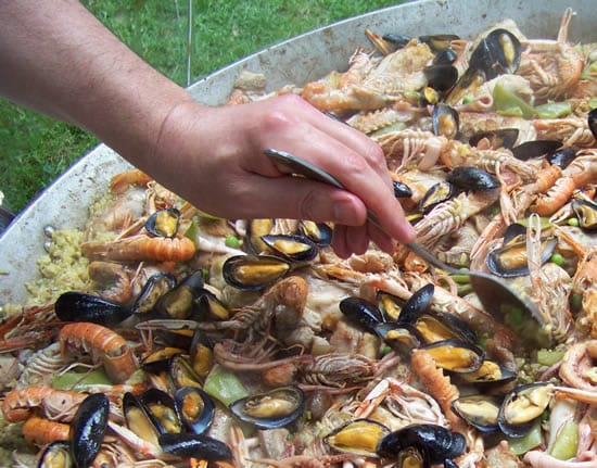 paella aux fruits de mer et poulet