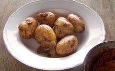 papas arrugadas et mojo rouge