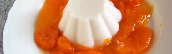 blanc-manger au coco, compote d'abricots