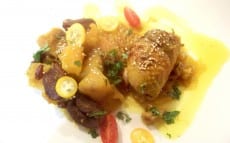 hauts de cuisse de pintade farcis, patates douces et abricots secs