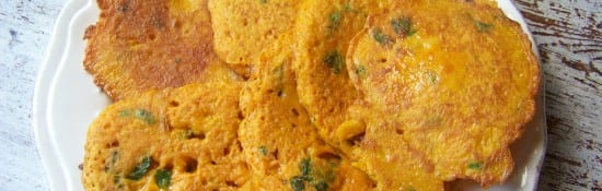 recette de pancakes à la farine de riz, curry et carottes