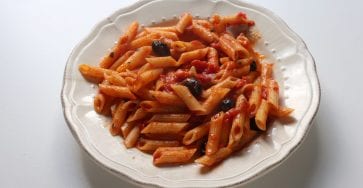 penne à la tomate, ail piment et anchois