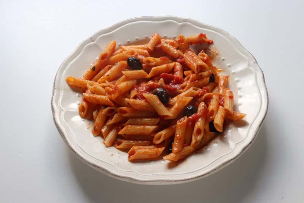 penne à la tomate, ail piment et anchois